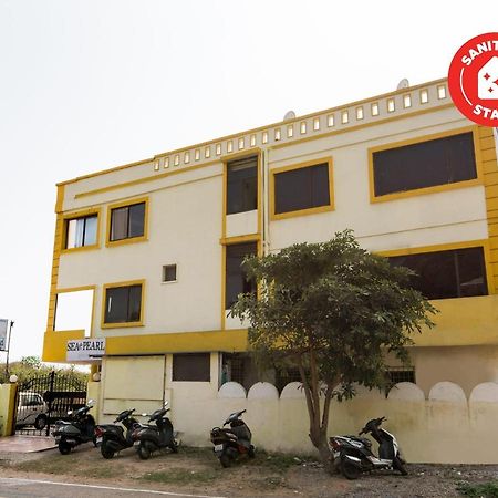 Oyo 69511 Hotel Sea E Pearl Visakhapatnam Bagian luar foto