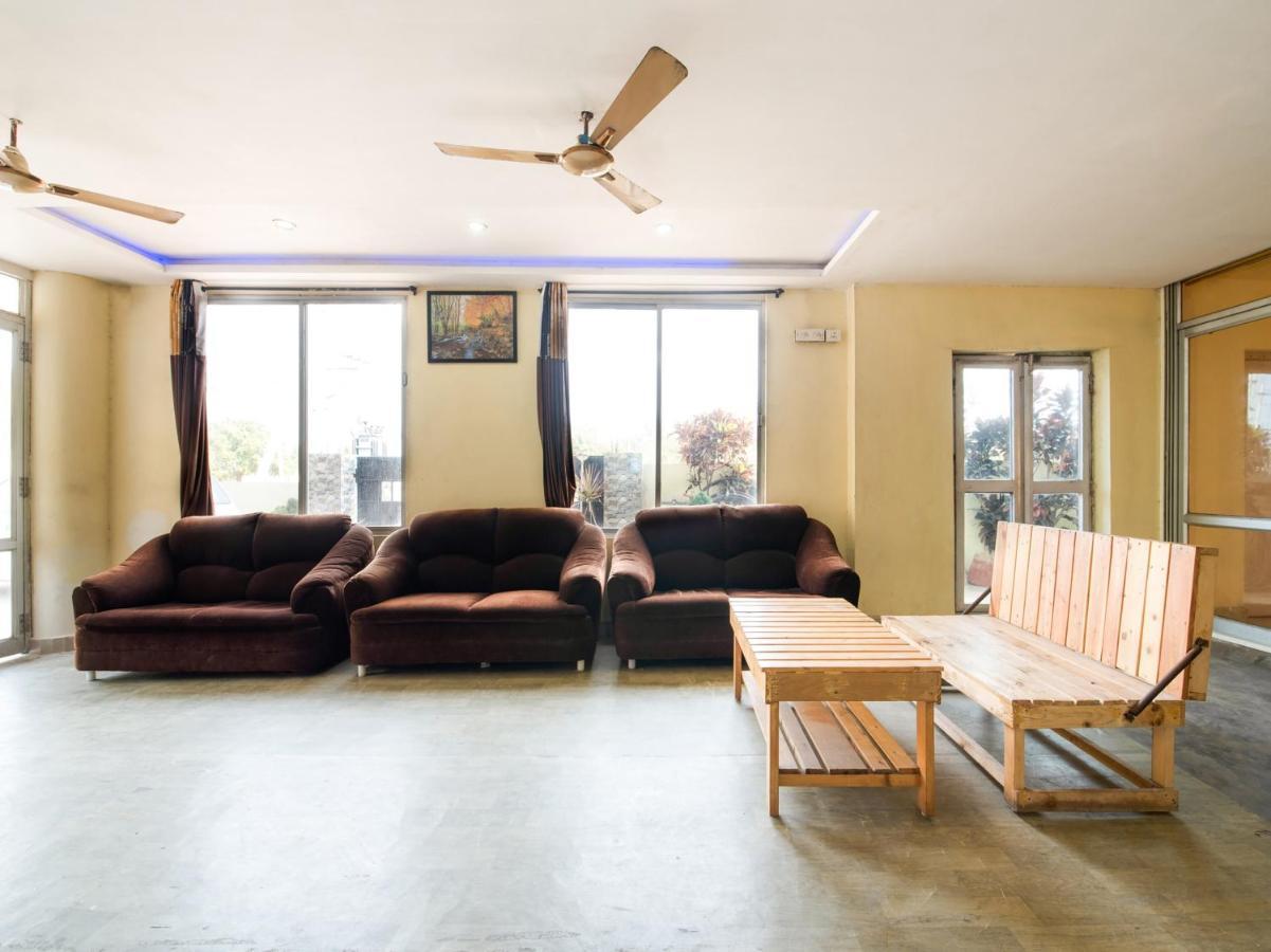 Oyo 69511 Hotel Sea E Pearl Visakhapatnam Bagian luar foto