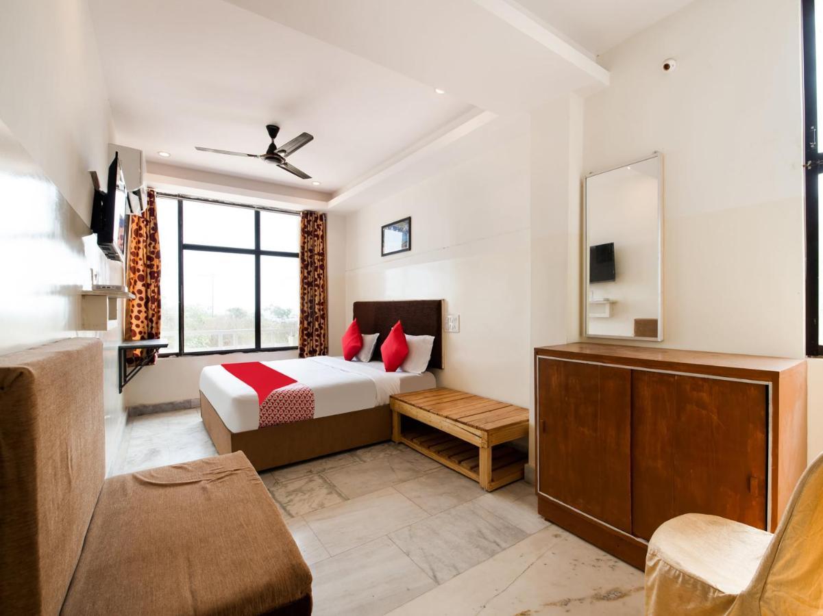 Oyo 69511 Hotel Sea E Pearl Visakhapatnam Bagian luar foto
