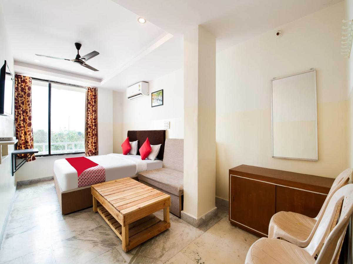 Oyo 69511 Hotel Sea E Pearl Visakhapatnam Bagian luar foto