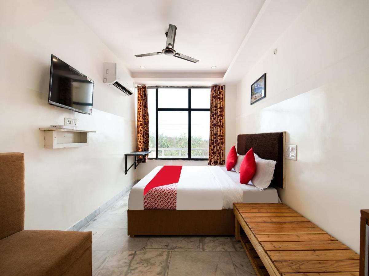 Oyo 69511 Hotel Sea E Pearl Visakhapatnam Bagian luar foto